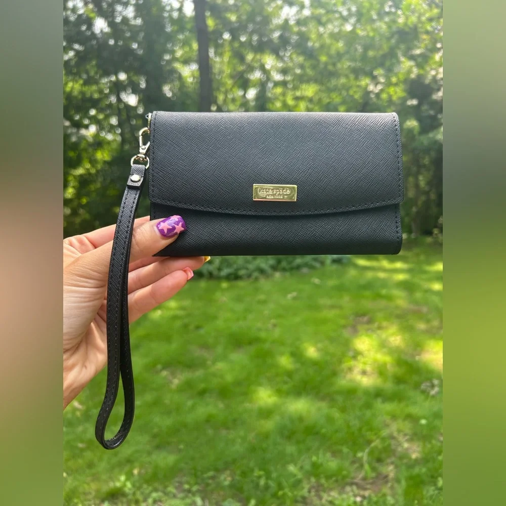 Kate Spade Laurel Way Saffiano Leather iPhone Wristlet in Black
